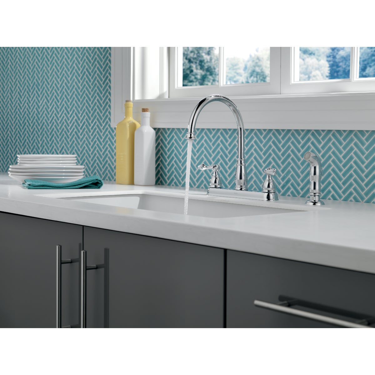 Delta Windemere 2-Handle Lever Kitchen Faucet with Side Spray, Stainless Image 3