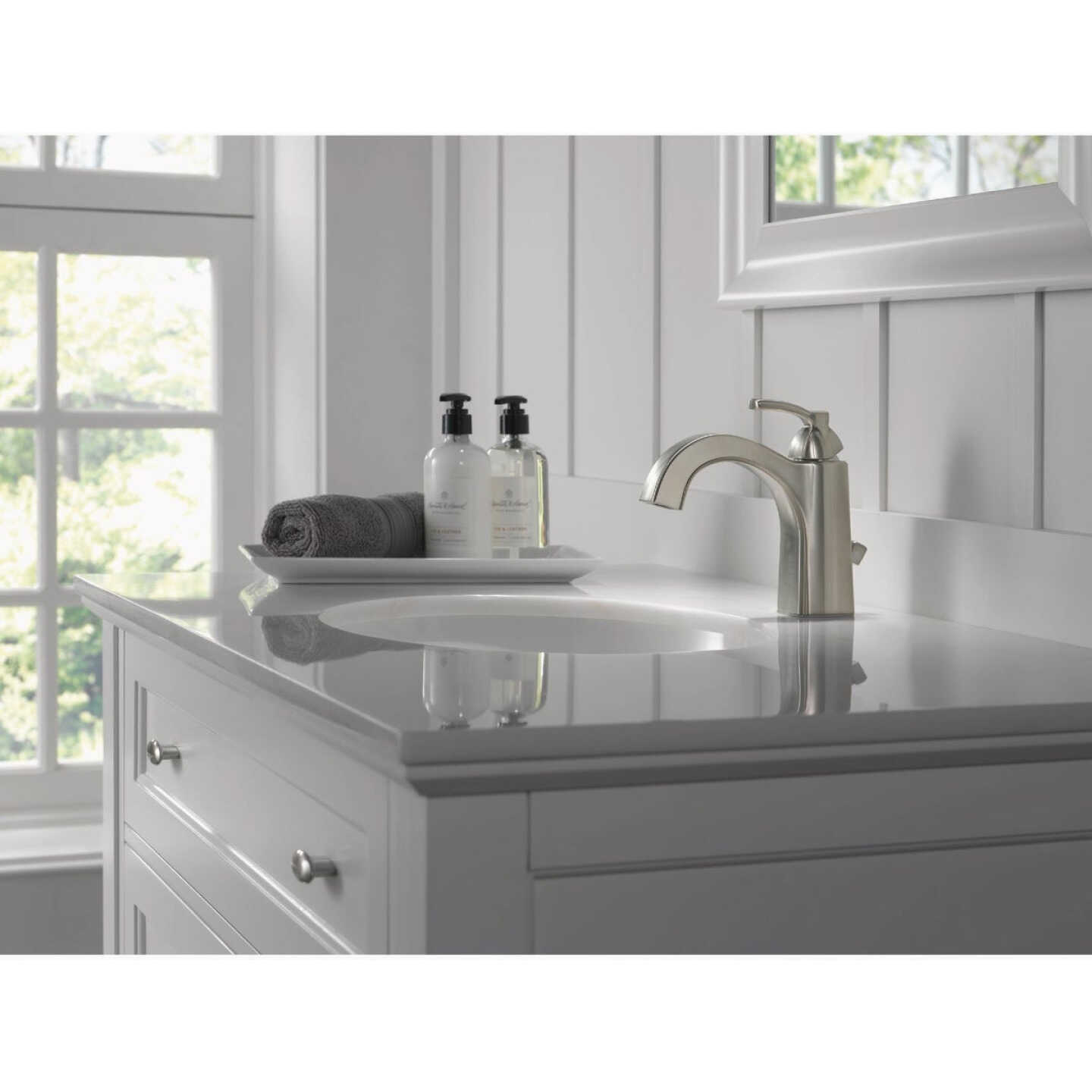 Delta Flynn Stainless Single-Handle 4 In. Centerset Bathroom Faucet Image 4