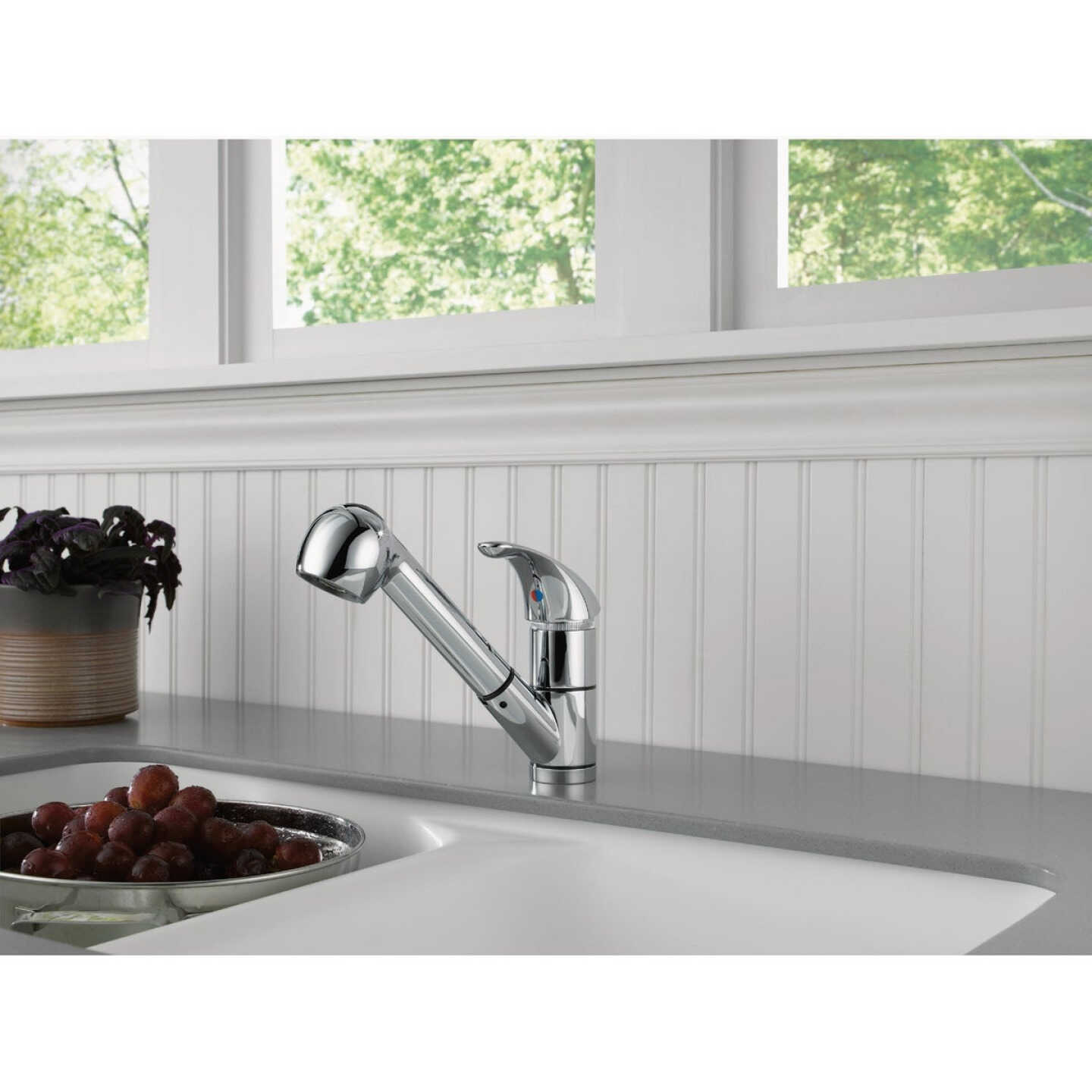 Peerless Chrome Kitchen Faucet With Pull-Out Spray Image 2