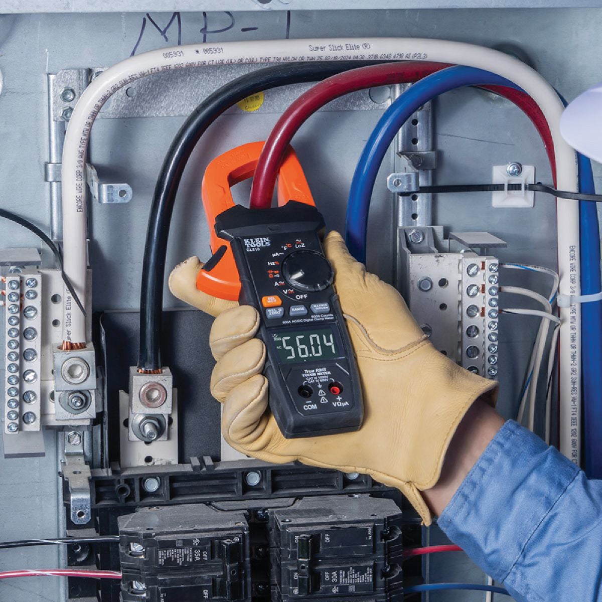 Klein 1000V AC/DC Auto-Ranging TRMS Clamp Meter with Worklight Image 3