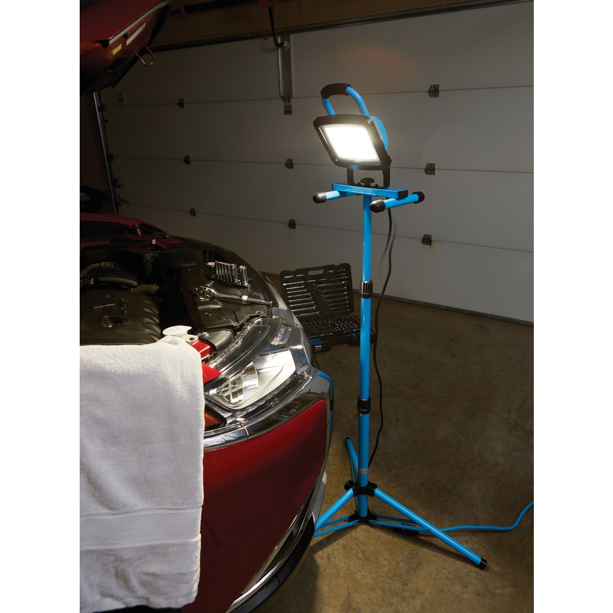 Channellock 6600 Lm. LED Tripod Stand-Up Work Light Image 2