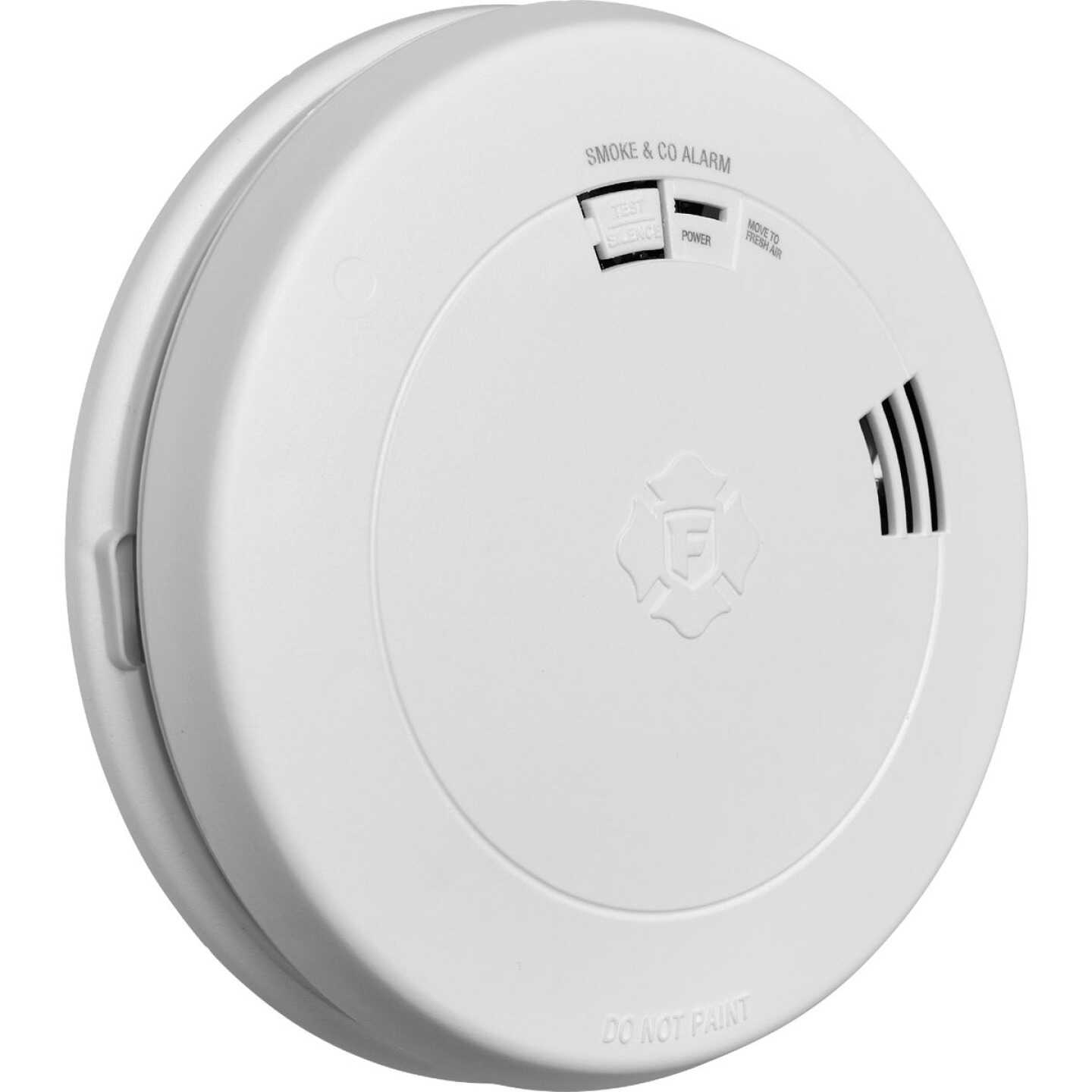 First Alert Battery Powered Photoelectric Combination Alarm with Voice Image 3