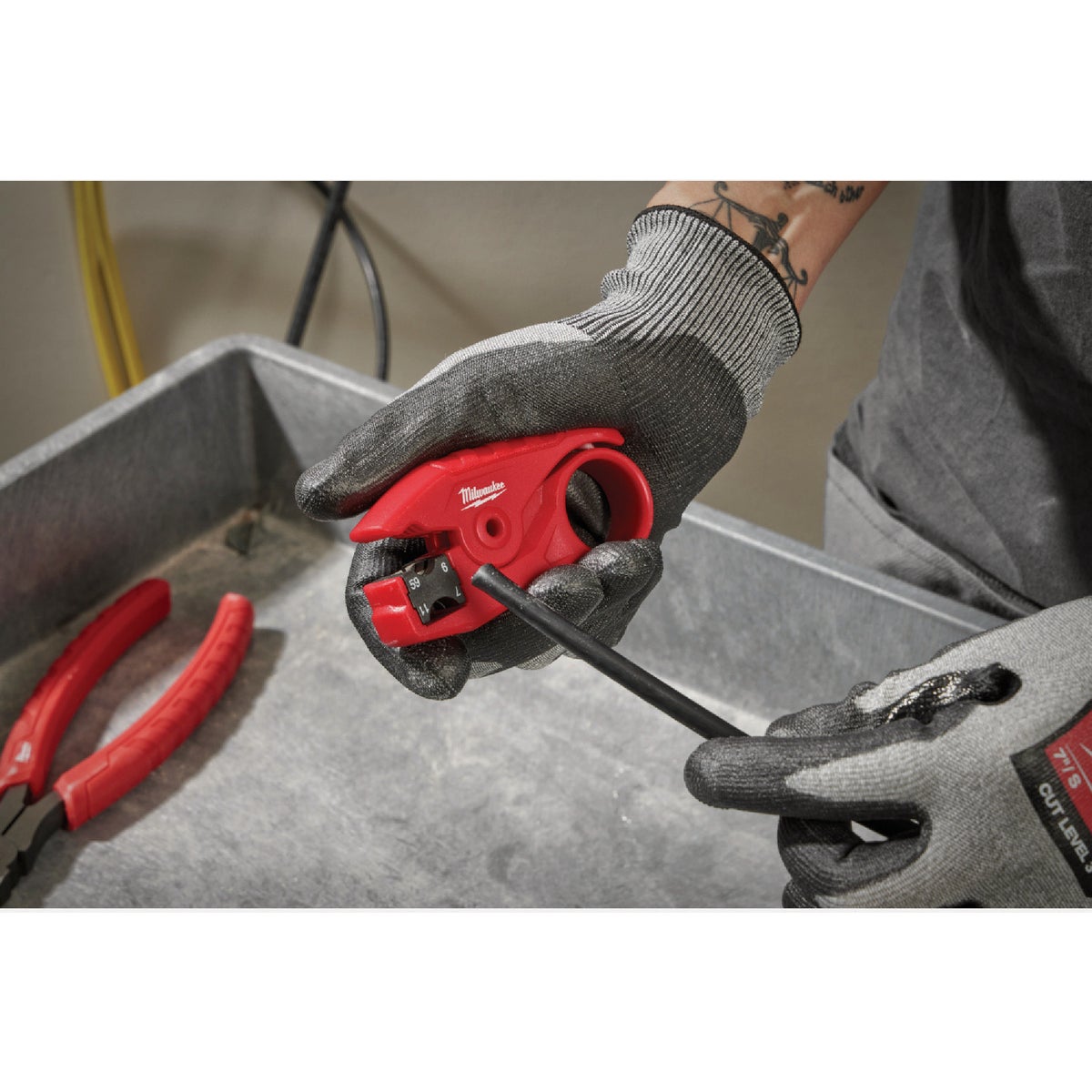 Milwaukee Coax Stripper Image 3
