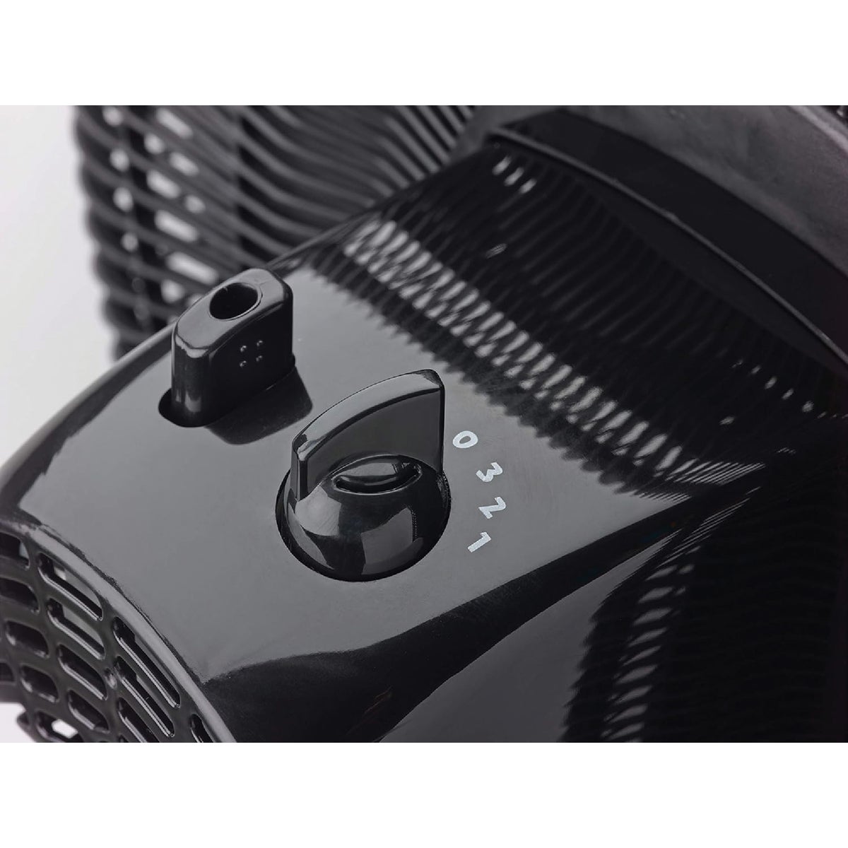 Lasko 16 In. Black Pedestal Fan Image 5