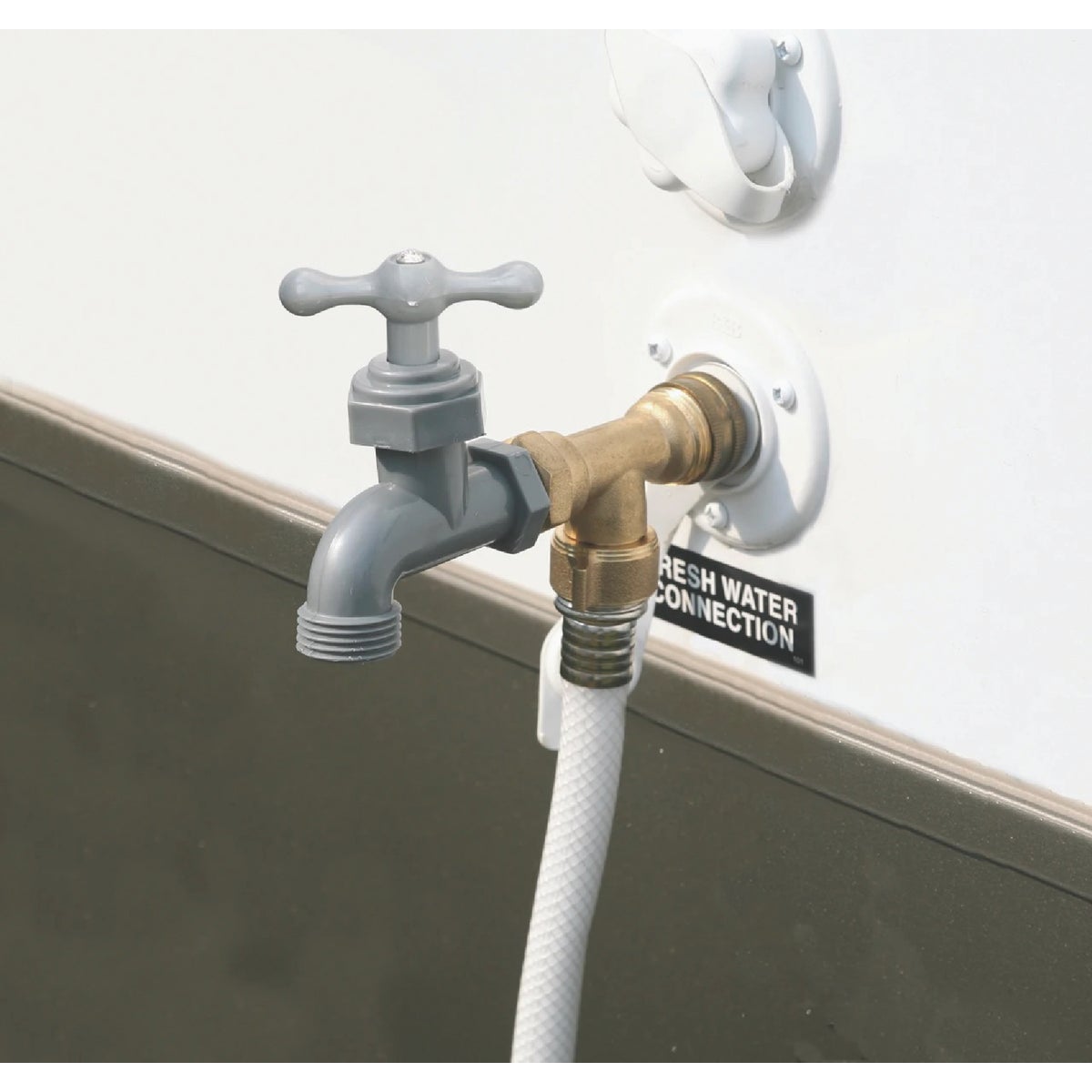 Camco 90 Degree RV Plastic Outdoor Water Faucet Image 4