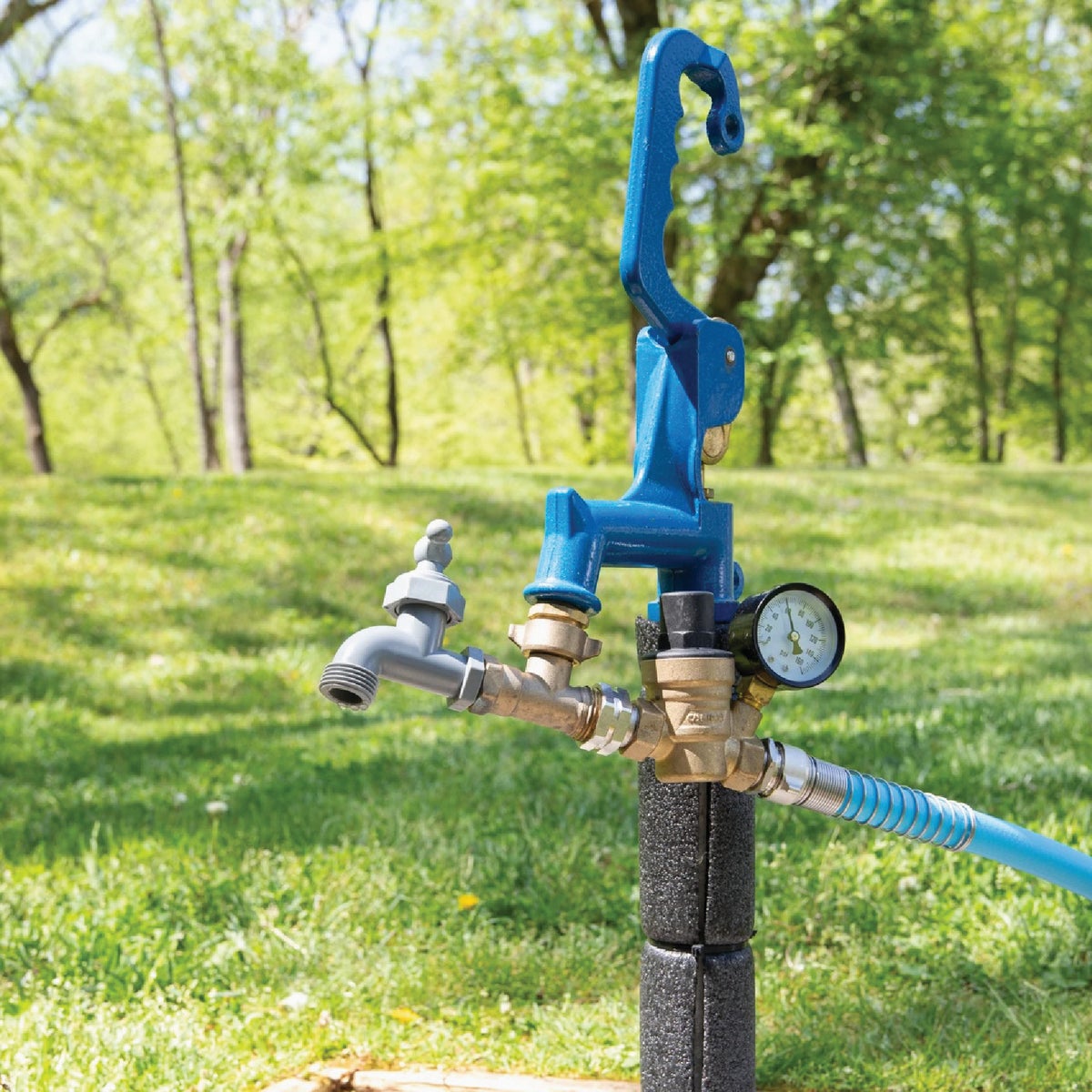 Camco 90 Degree RV Plastic Outdoor Water Faucet Image 3