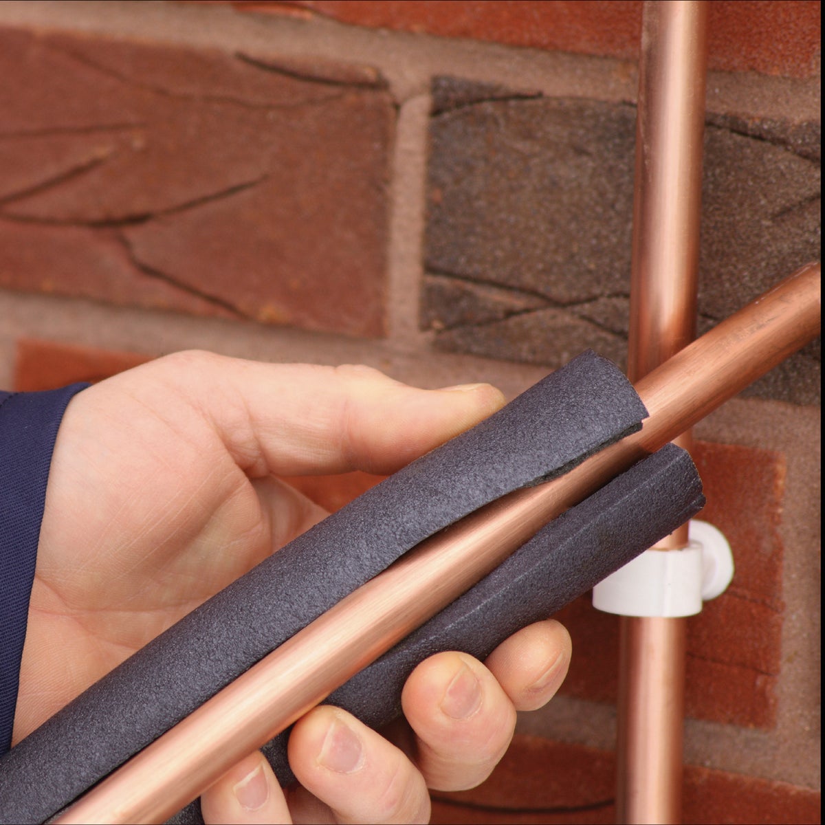 Frost King 6 Ft. x 1/2 In. Self-Sealing Rubber Pipe Insulation Image 4