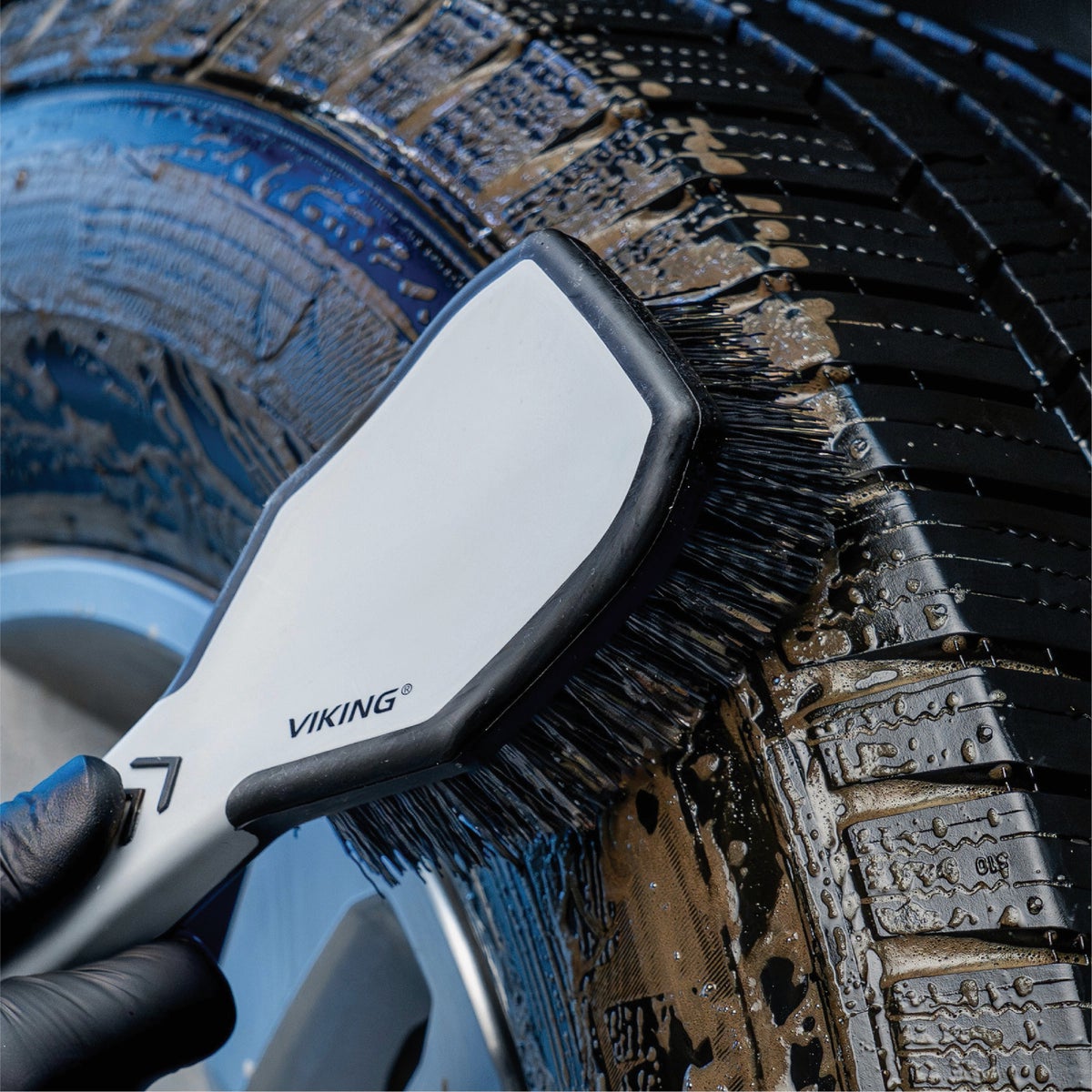Viking Tire Scrub Brush Image 2