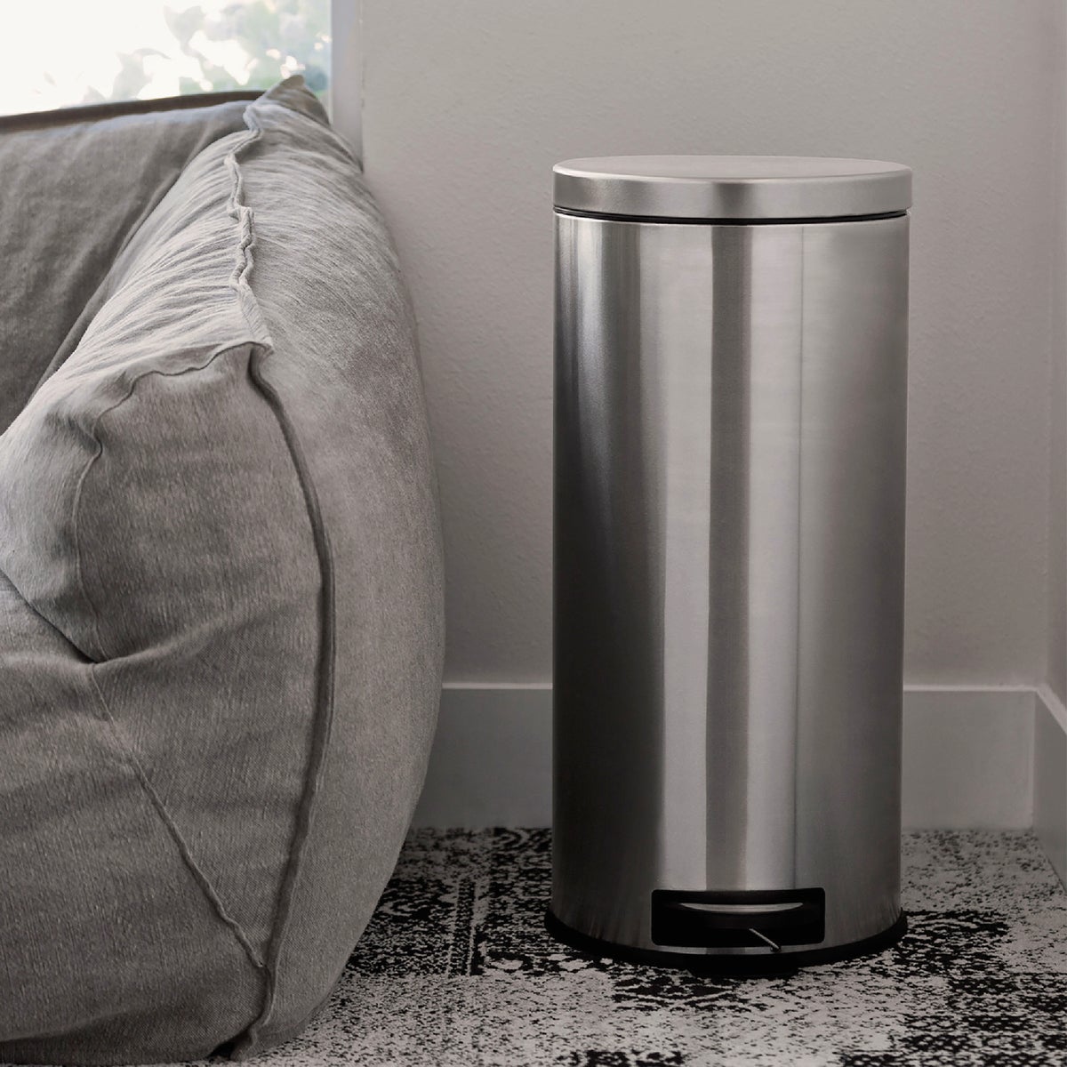 Ninestars 8 Gal. Foot Pedal Round Trash Can Image 3