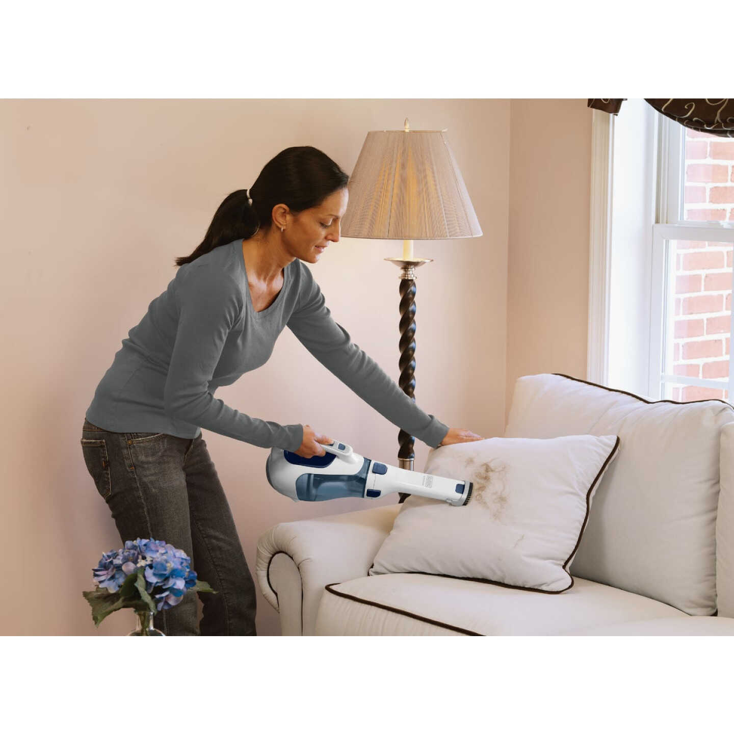 Black & Decker Dustbuster 10.8V Cordless Handheld Vacuum Cleaner, Magic Blue Image 4