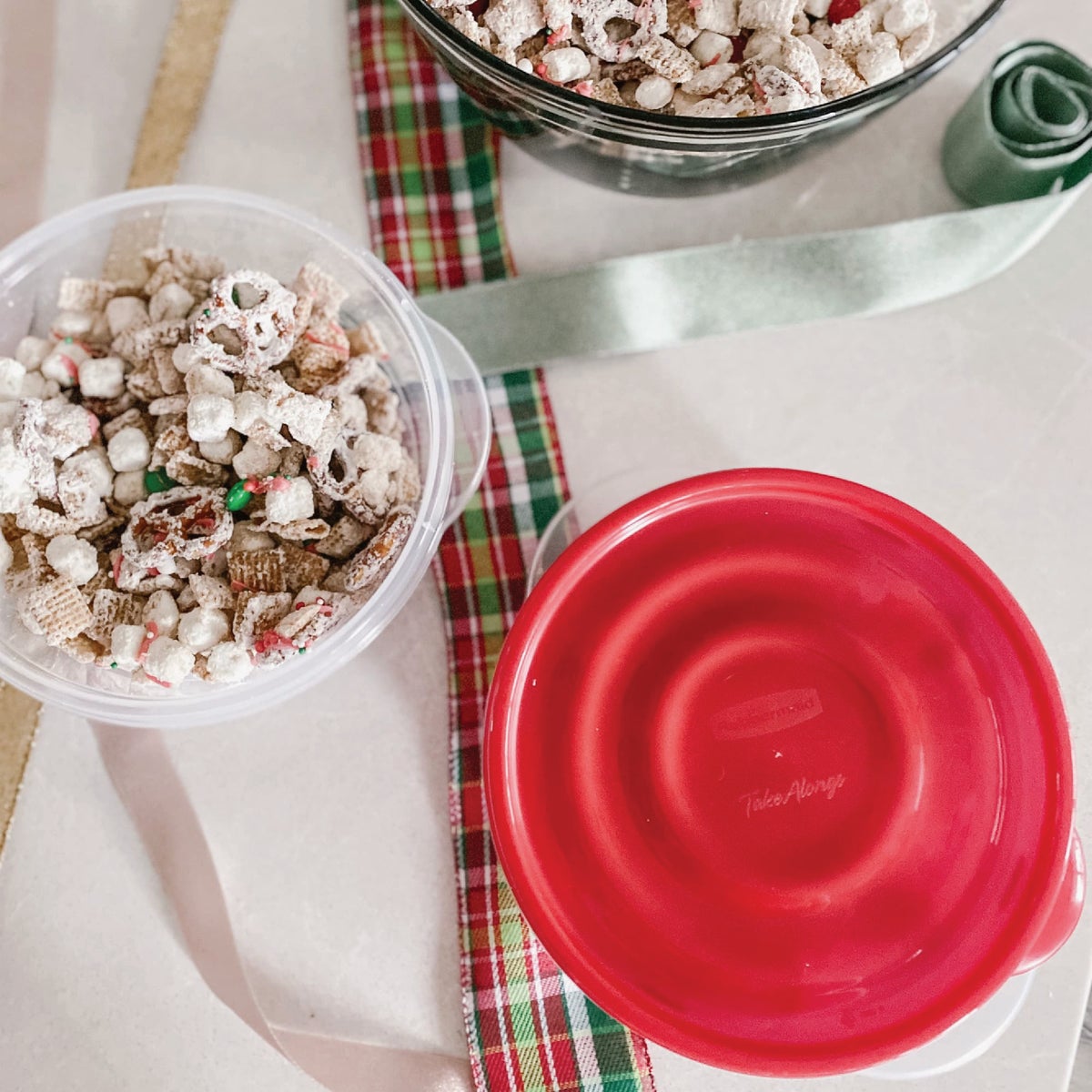 Rubbermaid TakeAlongs Red Food Storage Containers, 15.7 Cup (2-Pack) Image 2