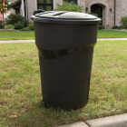 Rubbermaid Roughneck 32 Gal. 2-Wheel Commercial Trash Can Image 2