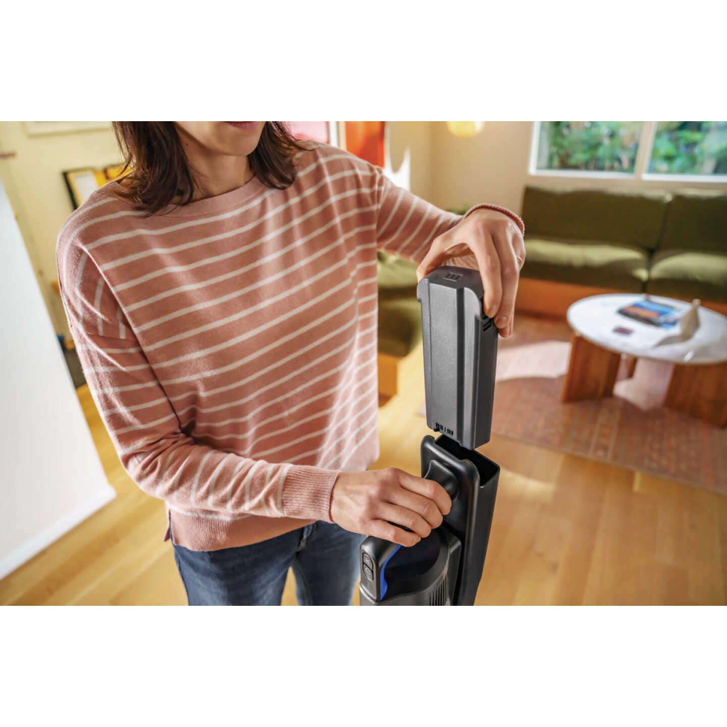 Bissell PowerClean FurFinder Cordless Stick Vacuum Cleaner Image 3