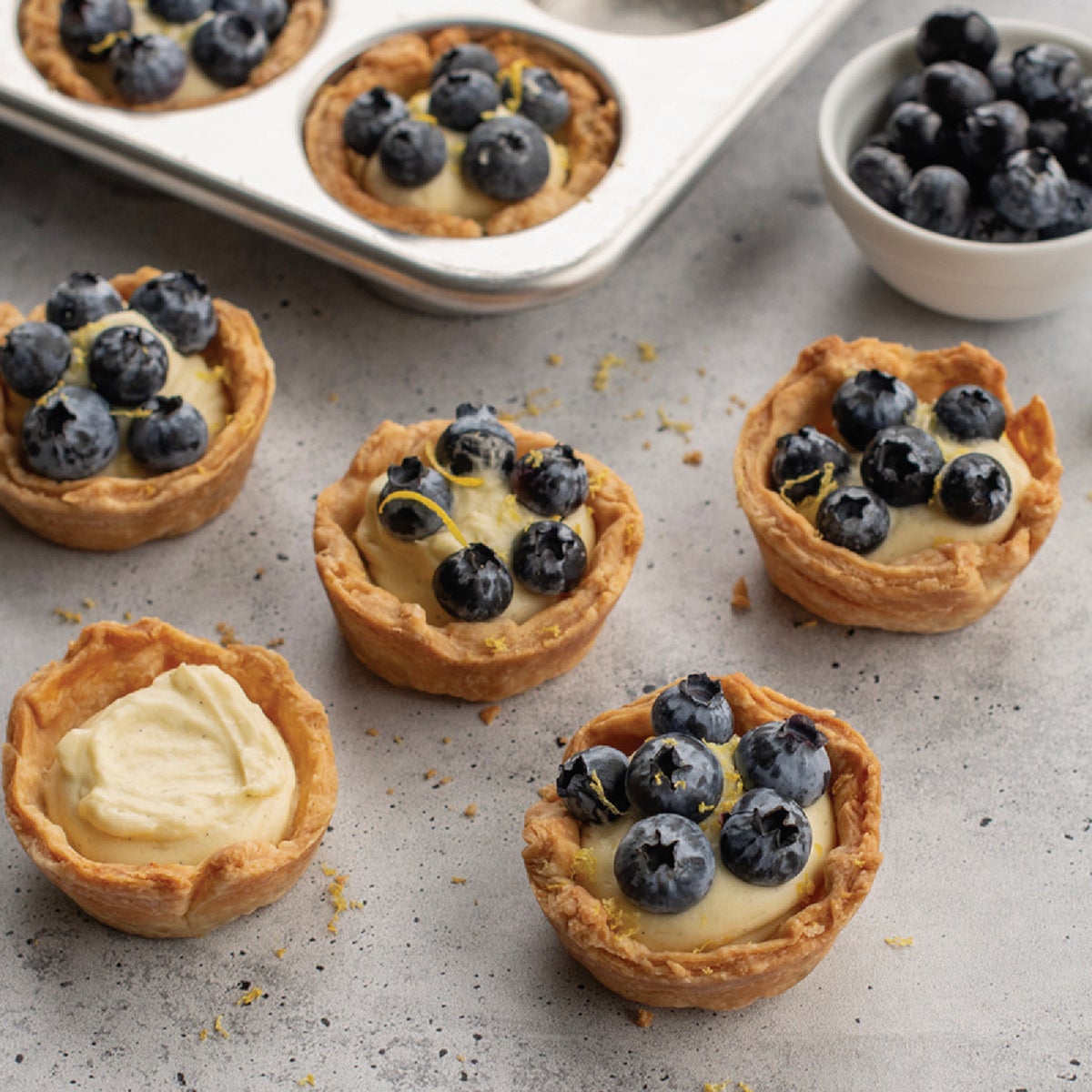 NordicWare Naturals 12 Cavity Muffin Pan Image 4