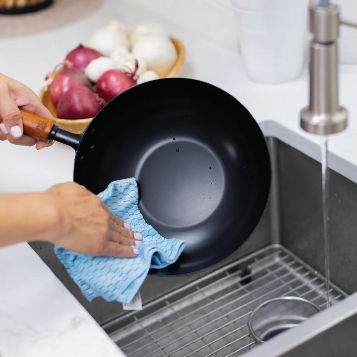 Joyce Chen Classic Series 9-1/2 In. Carbon Steel Ceramic Coated Nonstick Stir Fry Pan Image 3