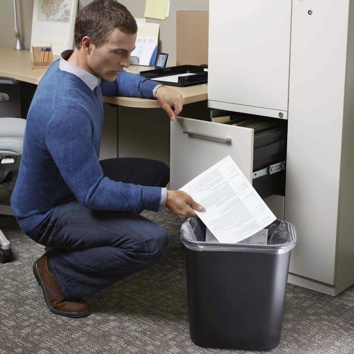 Rubbermaid Commercial 28-1/8 Qt. Black Rectangle Office Wastebasket Image 2