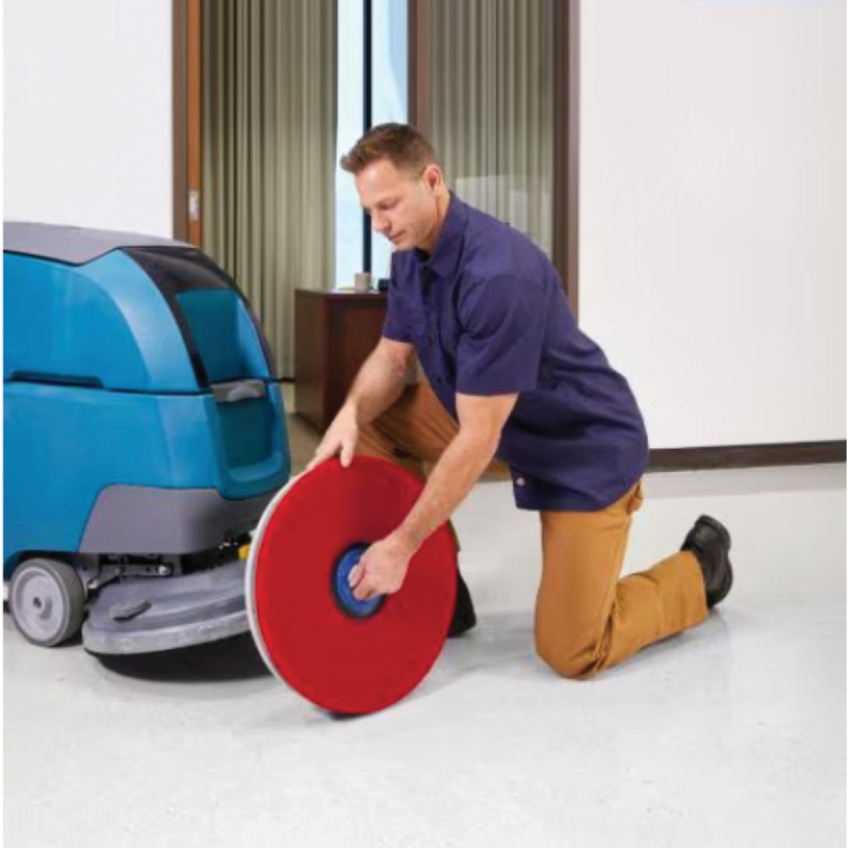 3M 20 In. Red Buffer Pad Image 2