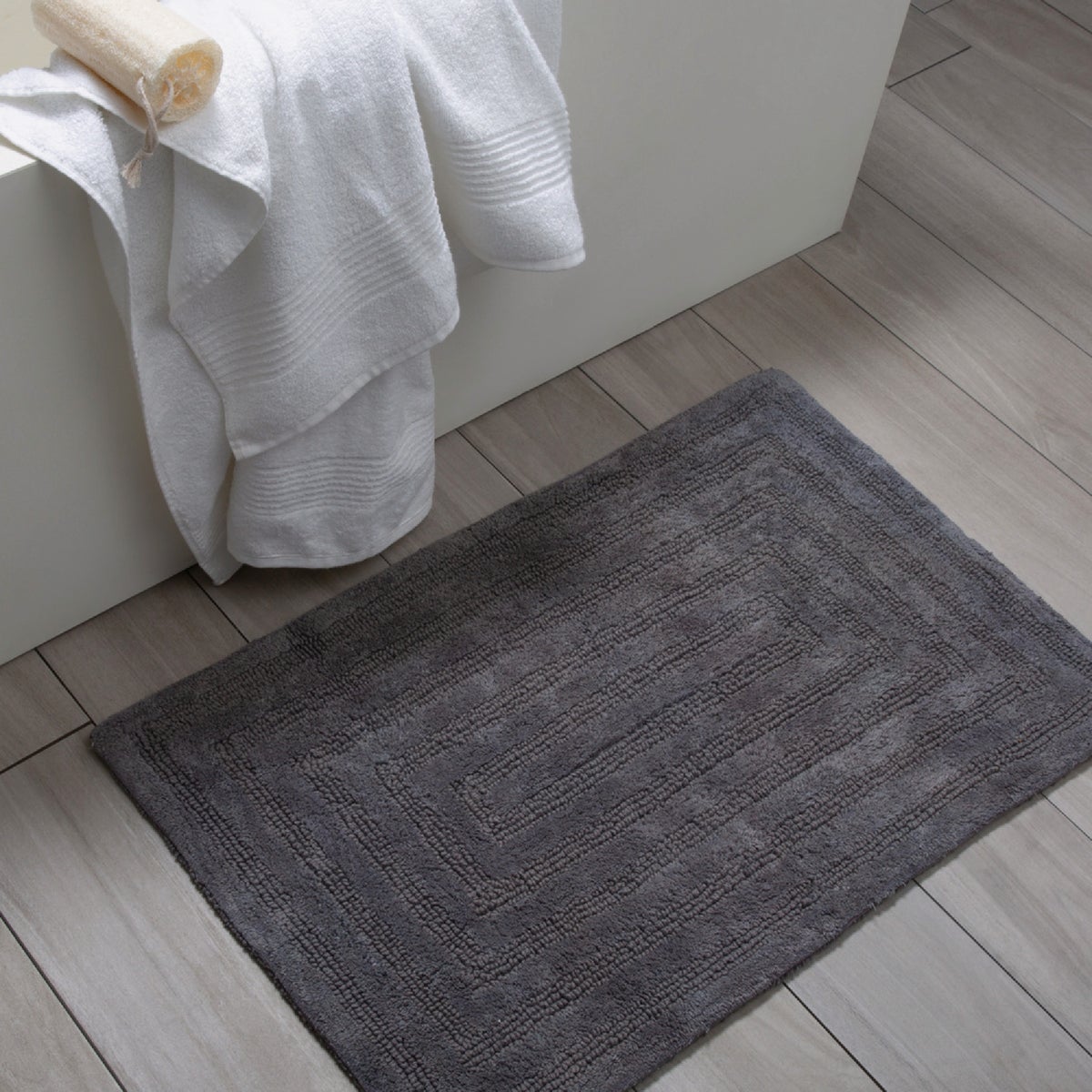 Moda At Home 20 In. x 30 In. Grey Amera Reversible Bathmat Image 3