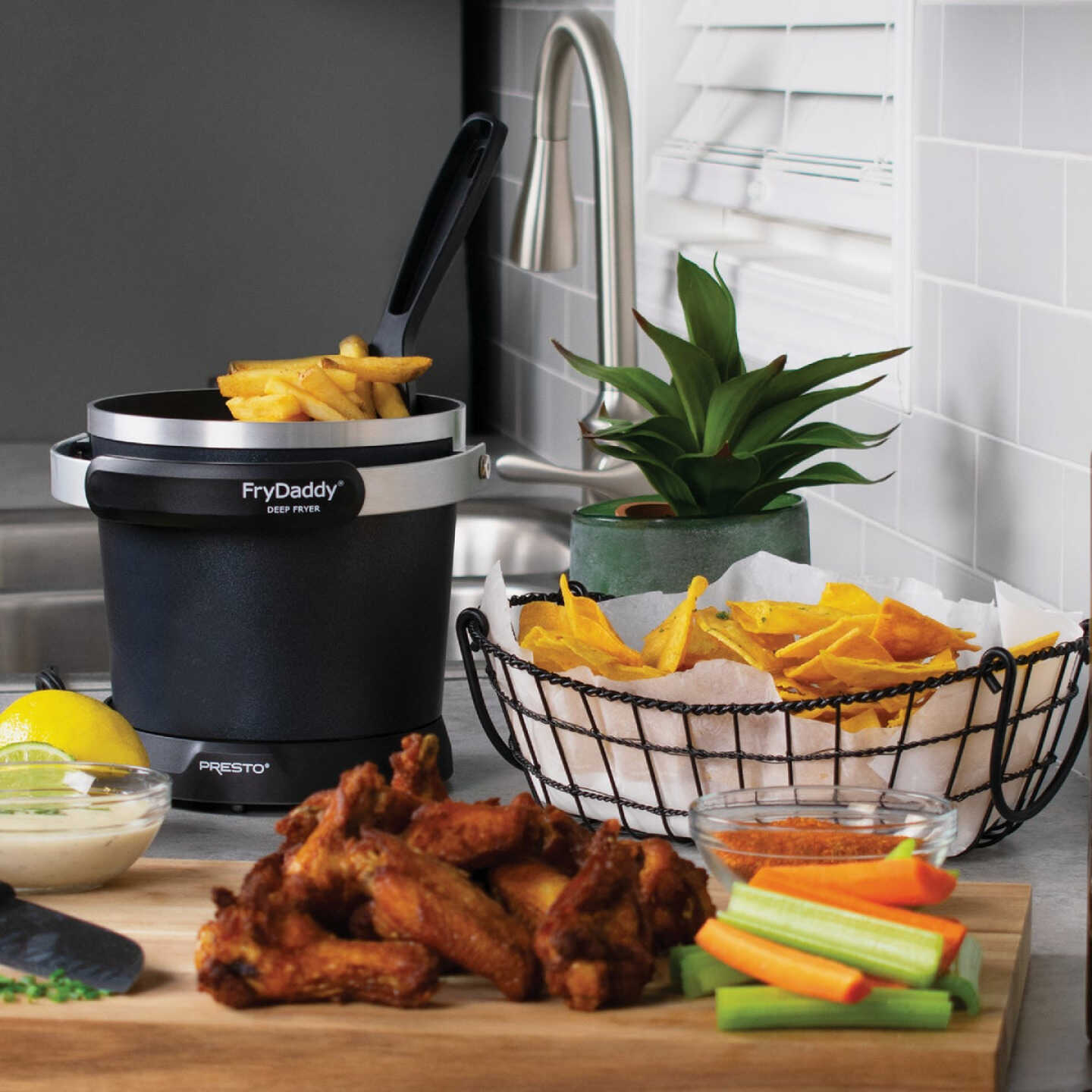 Presto FryDaddy 1 Qt. Black Aluminum Deep Fryer Image 6