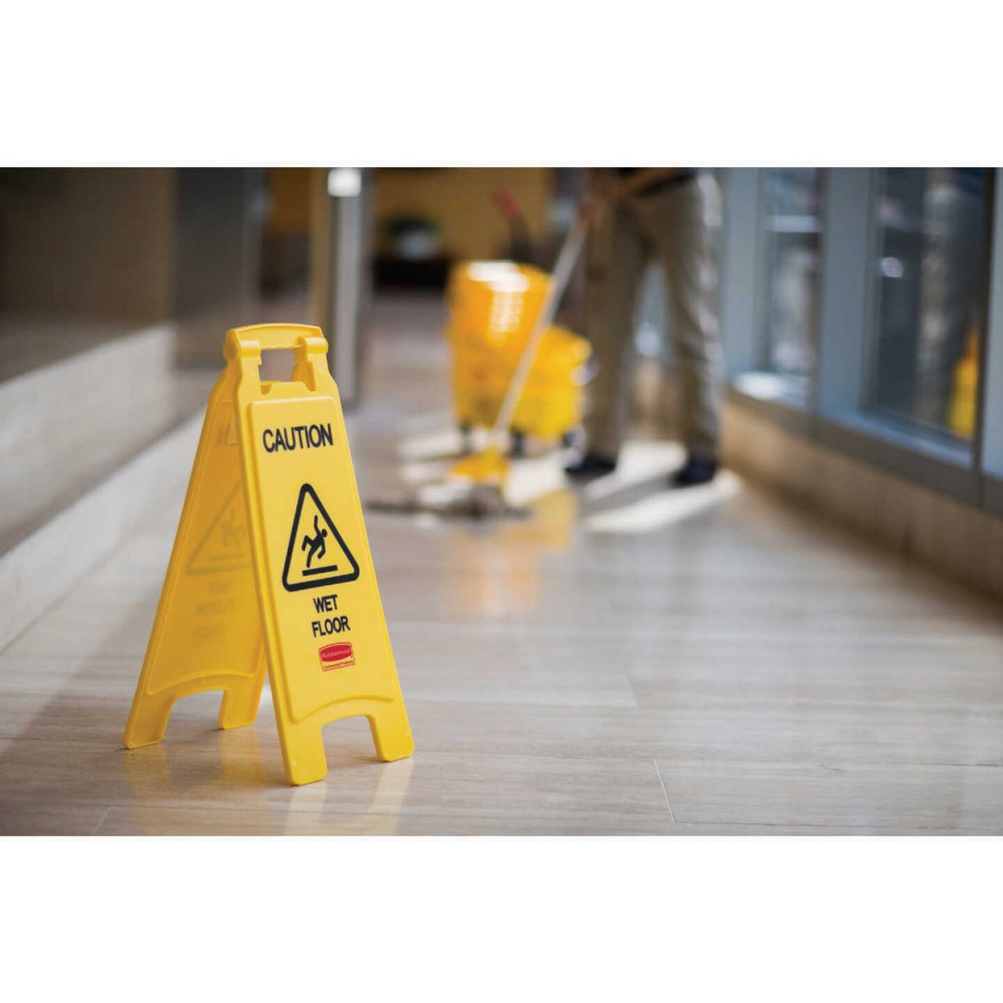 Rubbermaid Commercial Wet Floor Sign Image 3