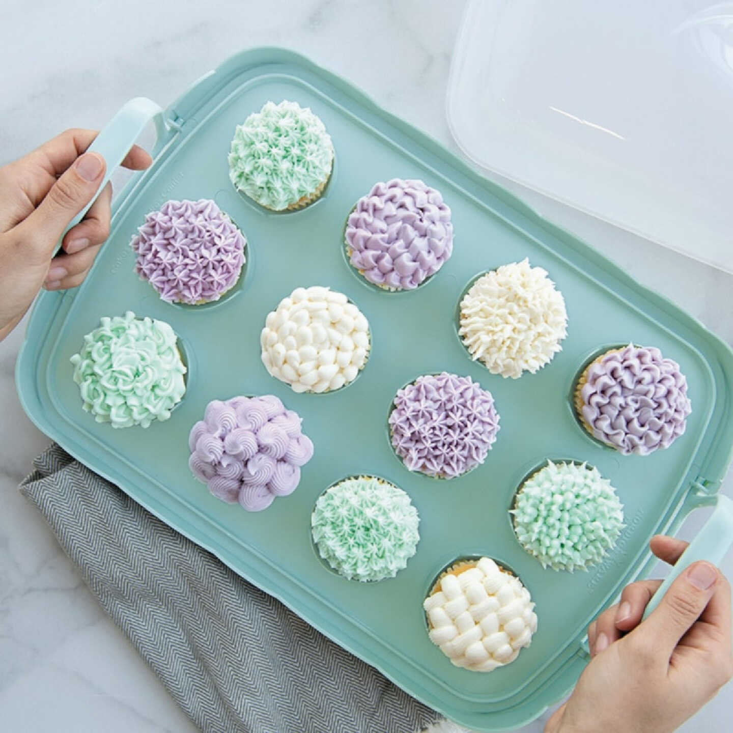 Nordic Ware Reversible Cake & Cupcake Carrier Image 4