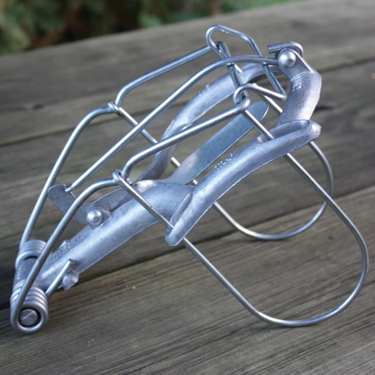 Gonzo Mega Grip Mole Trap Image 2