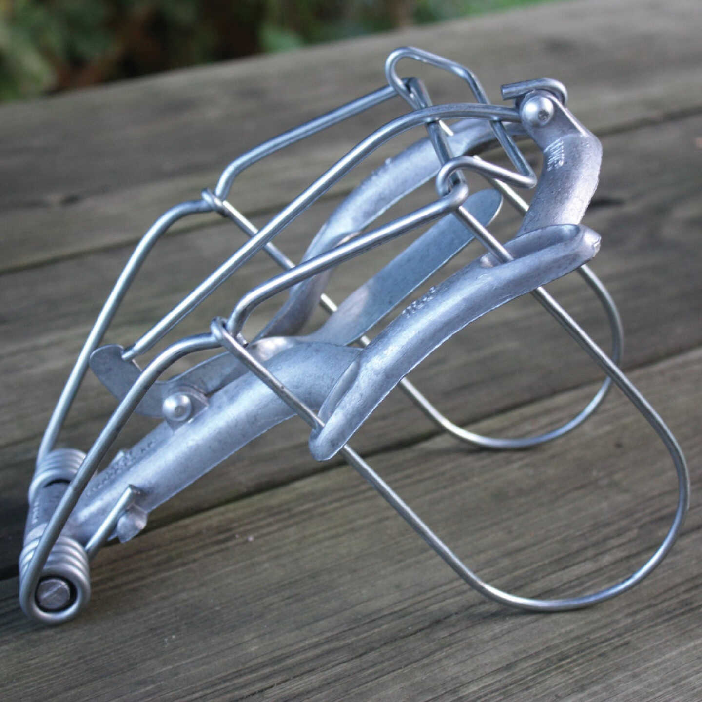 Gonzo Mega Grip Mole Trap Image 2