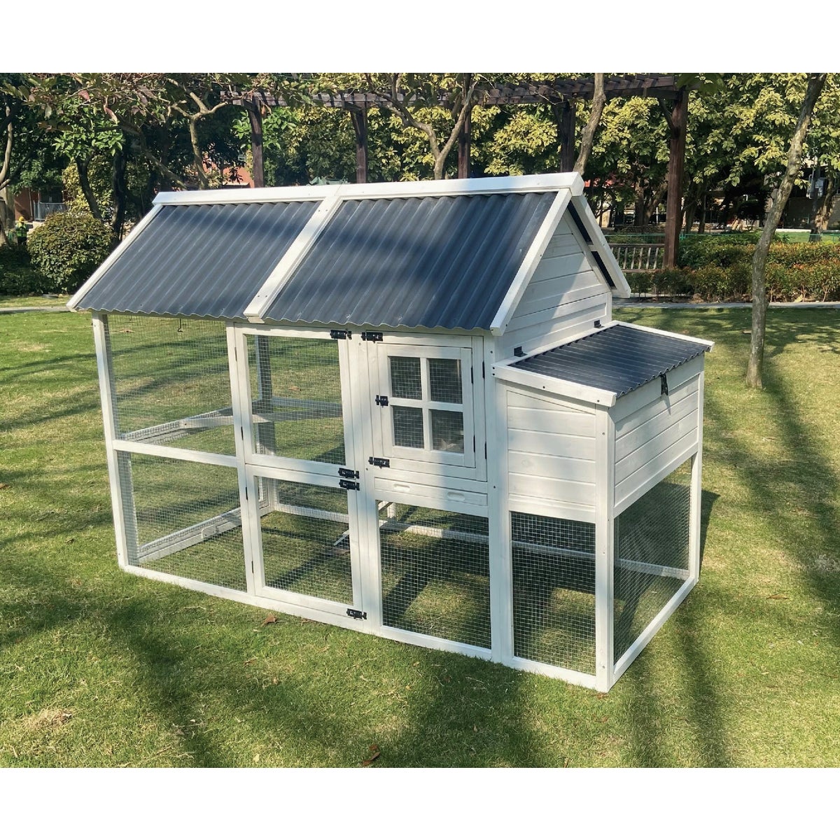 My Backyard Farm XL Superior Hen House Image 2