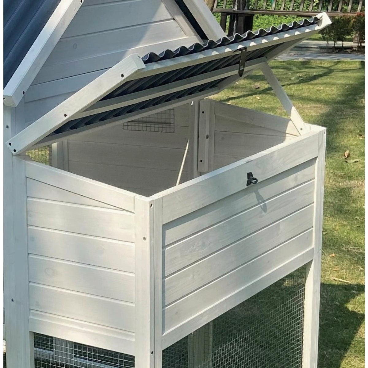 My Backyard Farm XL Superior Hen House Image 4