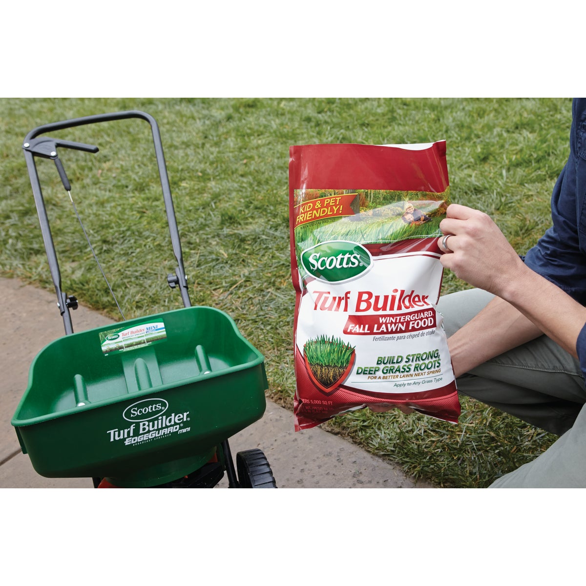 Scotts Turf Builder WinterGuard 10 Lb. 4000 Sq. Ft. Fall Lawn Food Image 9