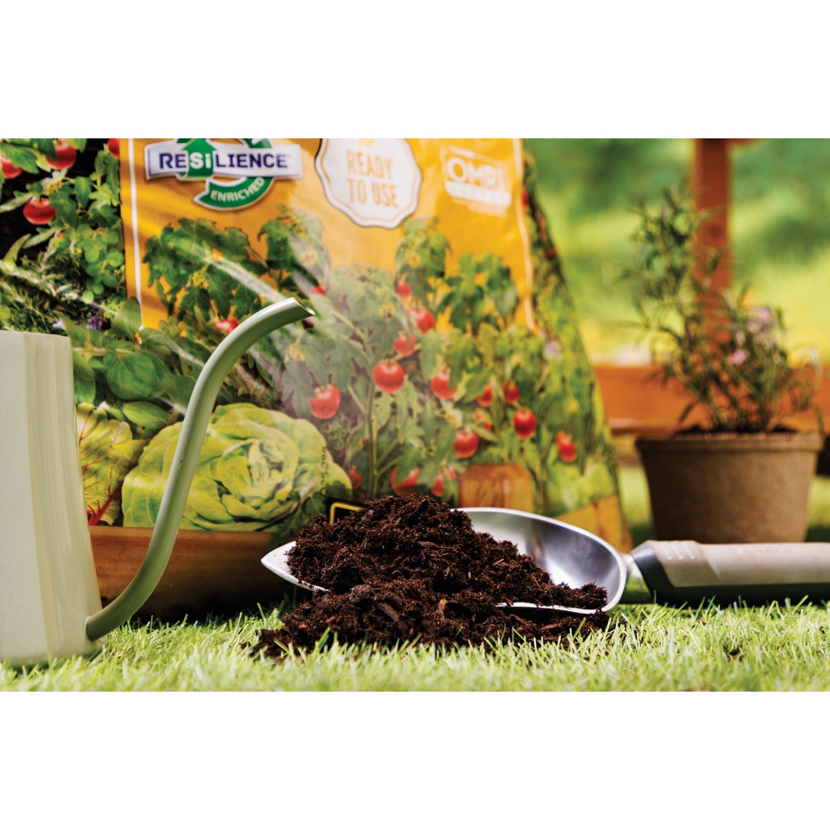 Black Gold 1.5 Cu. Ft. 23 Lb. Natural & Organic Raised Bed Potting Soil Mix Image 2