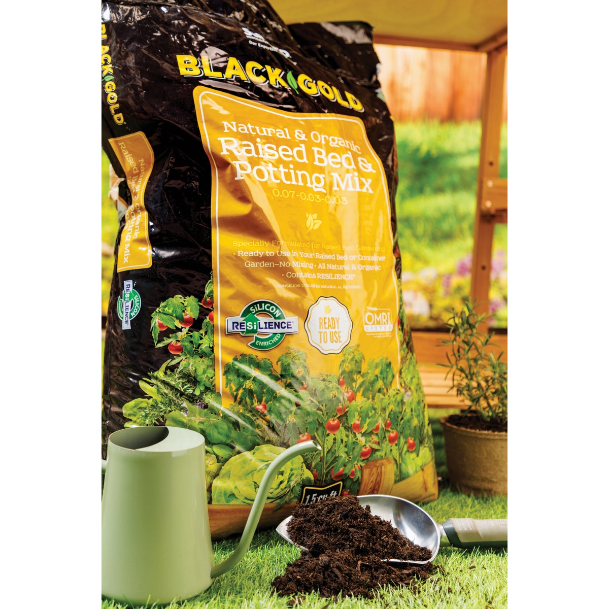 Black Gold 1.5 Cu. Ft. 23 Lb. Natural & Organic Raised Bed Potting Soil Mix Image 3