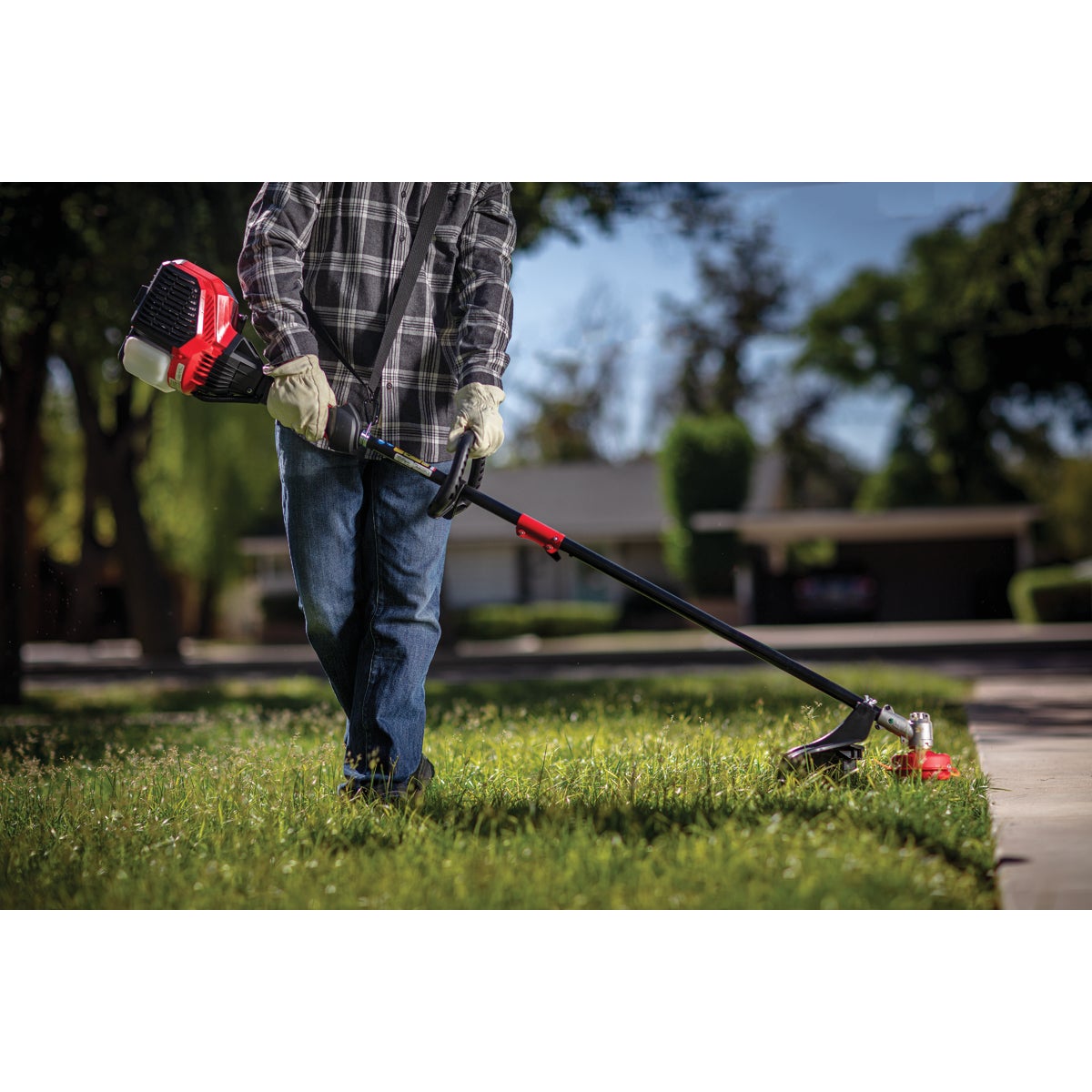 Troy-Bilt TB304S 30cc 4-Cycle 17 In. Straight Shaft Gas Trimmer Image 2