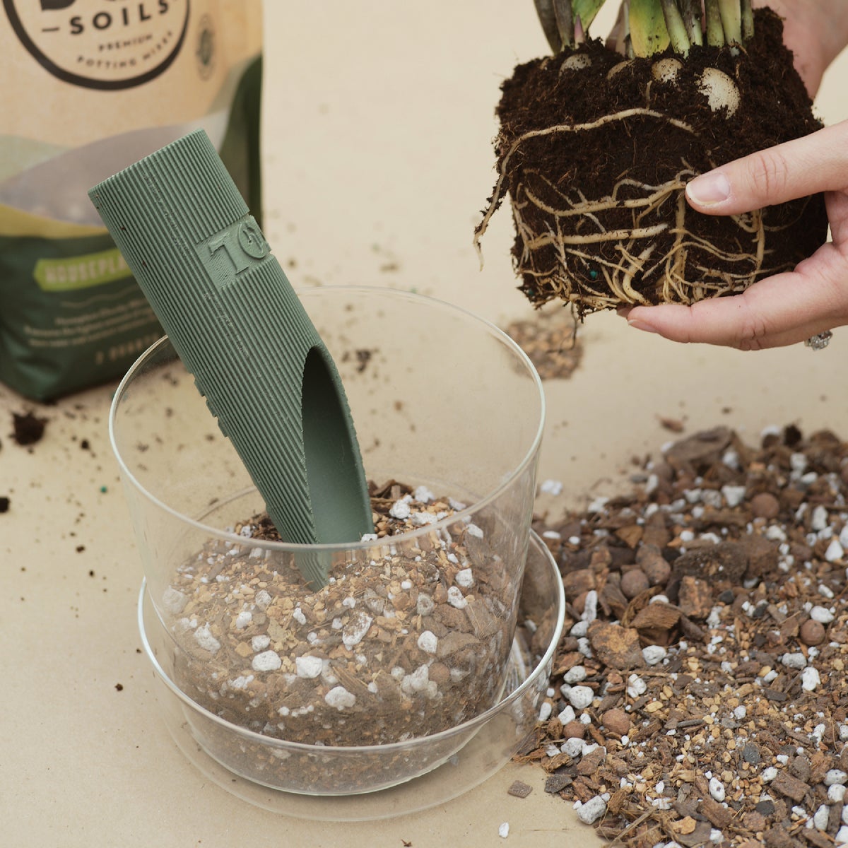 Sol Soils 4 Qt. Houseplant Chunky Mix Image 4