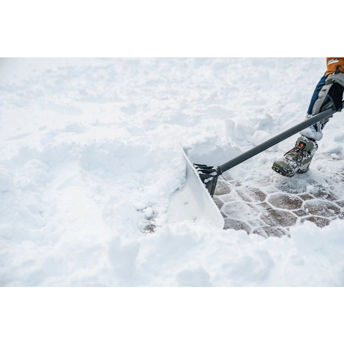 Suncast 36 In. Ultra High Molecular Weight Steel & Resin Snow Pusher Image 2