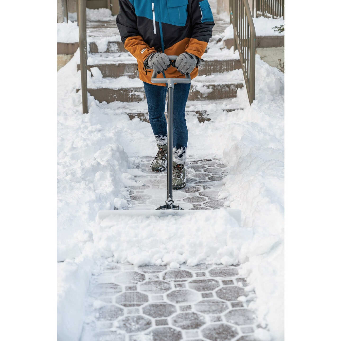 Suncast 36 In. Ultra High Molecular Weight Steel & Resin Snow Pusher Image 3