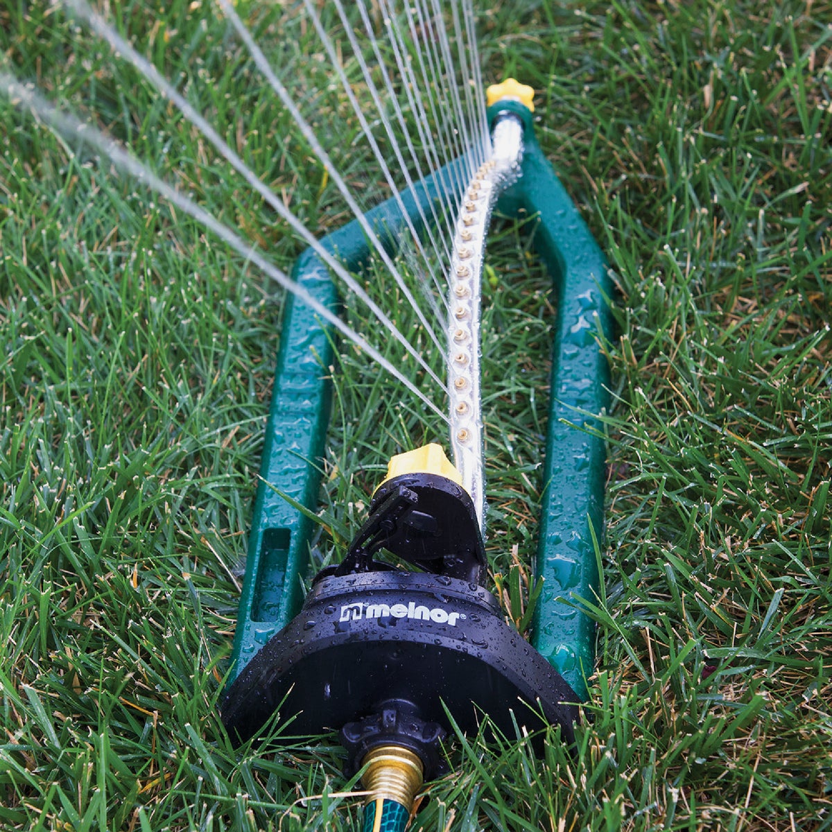 Melnor EasyGrow Max 3400 Sq. Ft. Oscillating Sprinkler Image 2
