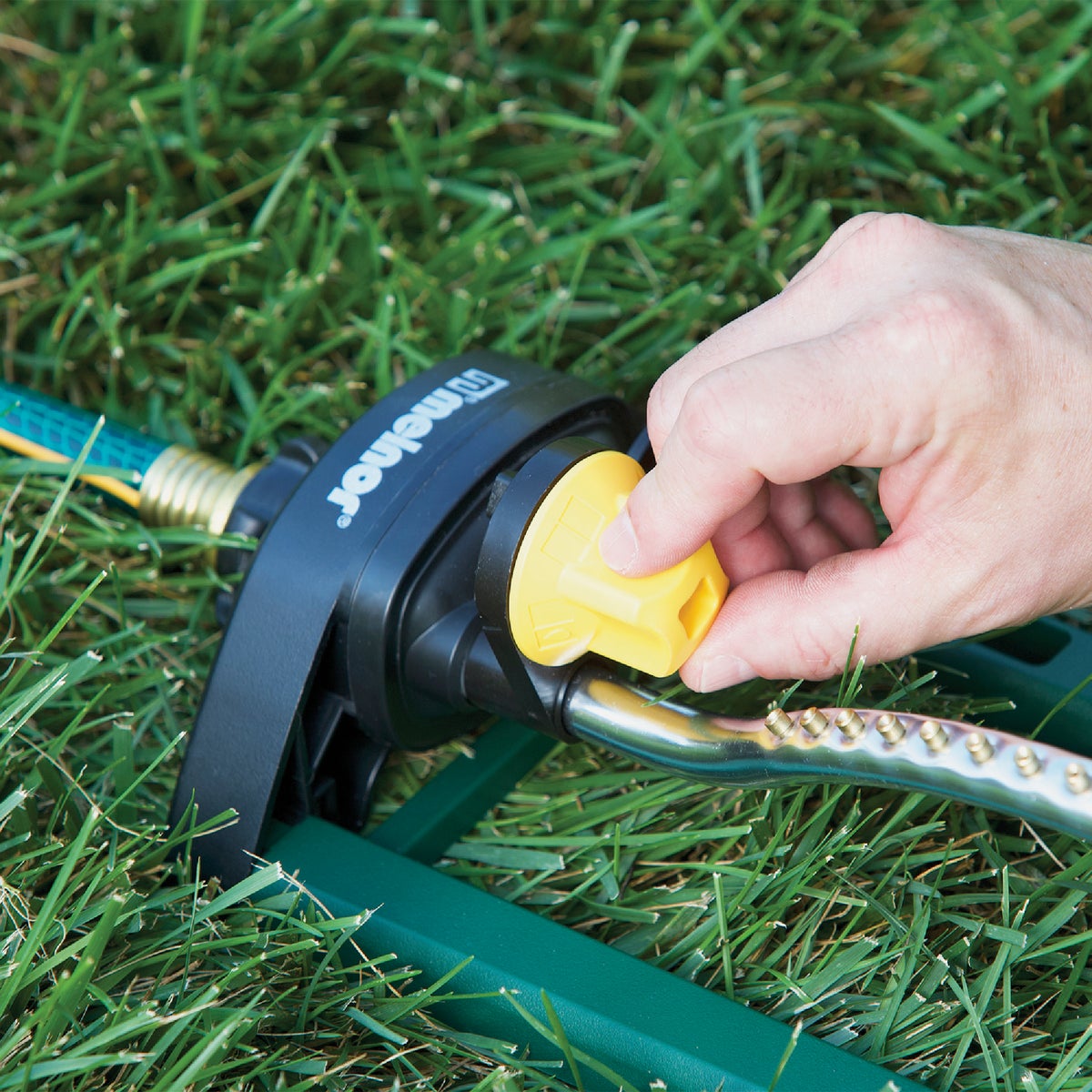Melnor EasyGrow Max 3400 Sq. Ft. Oscillating Sprinkler Image 3