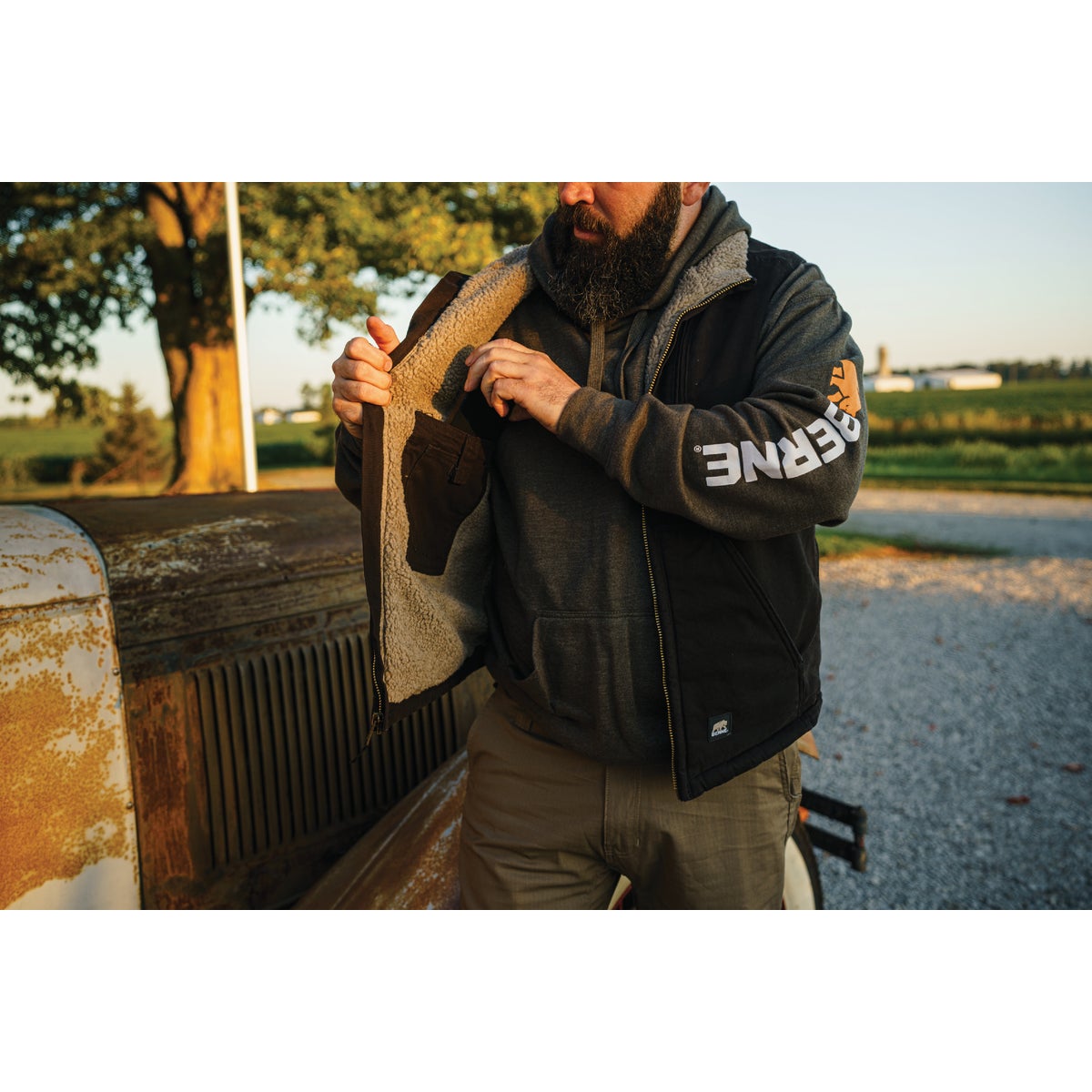 Berne Heartland Men's Medium Bark Sherpa-Lined Washed Duck Vest Image 2