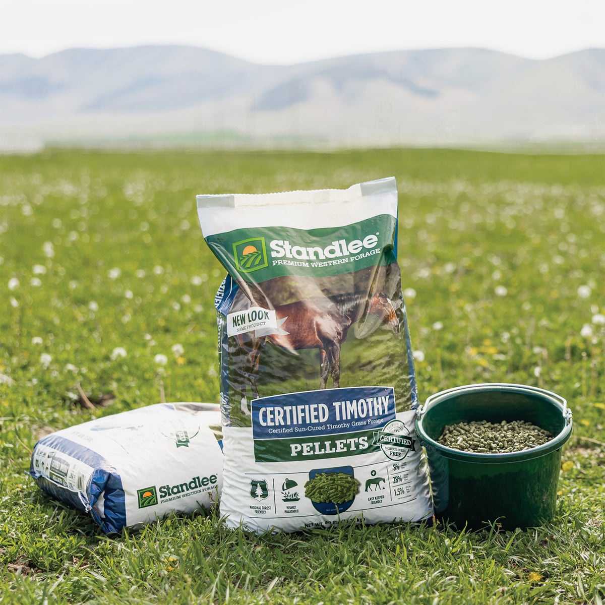 Standlee Premium Western Forage 40 Lb. Certified Timothy Grass Pellets Image 6