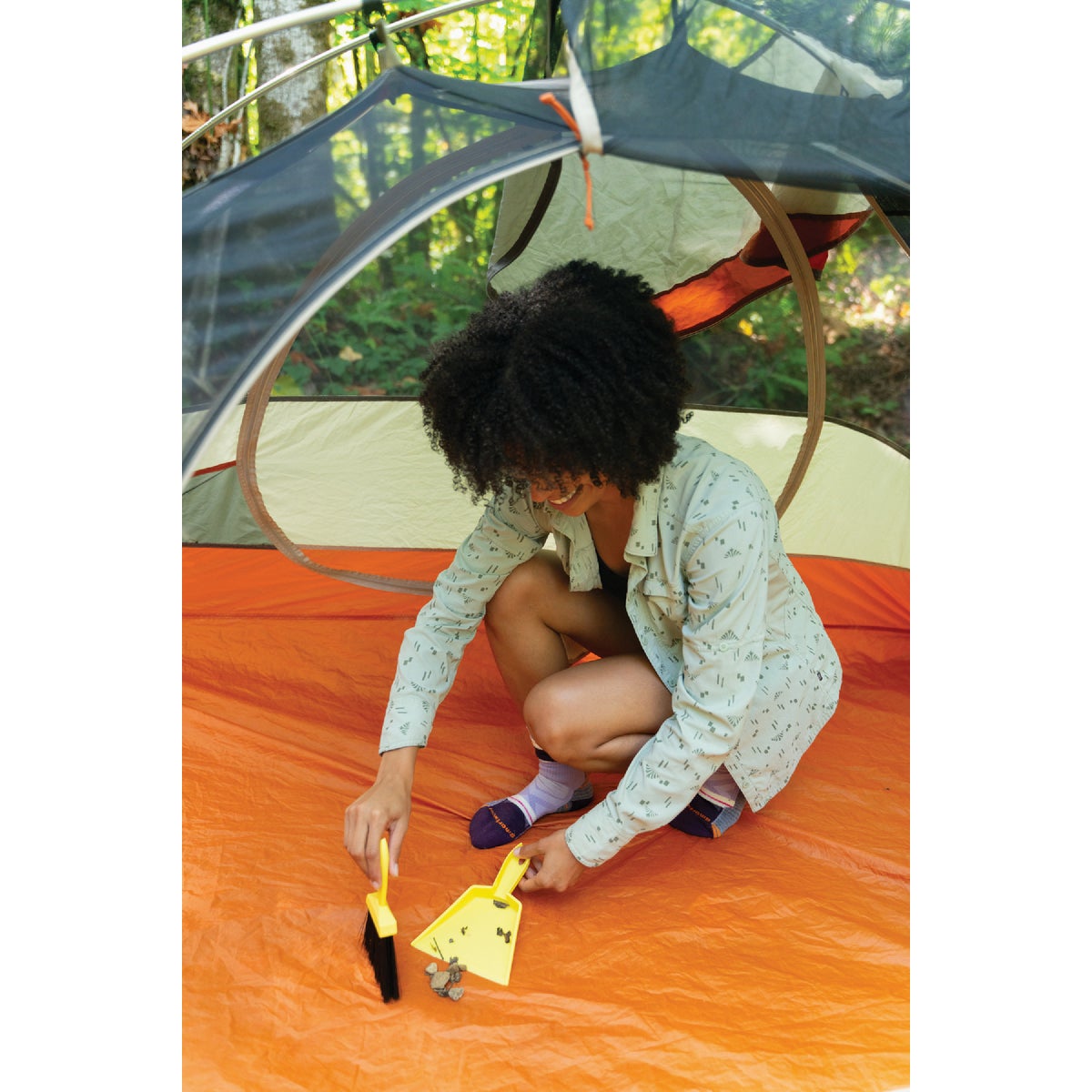 Coghlans Tent Whisk Broom & Dust Pan Image 2