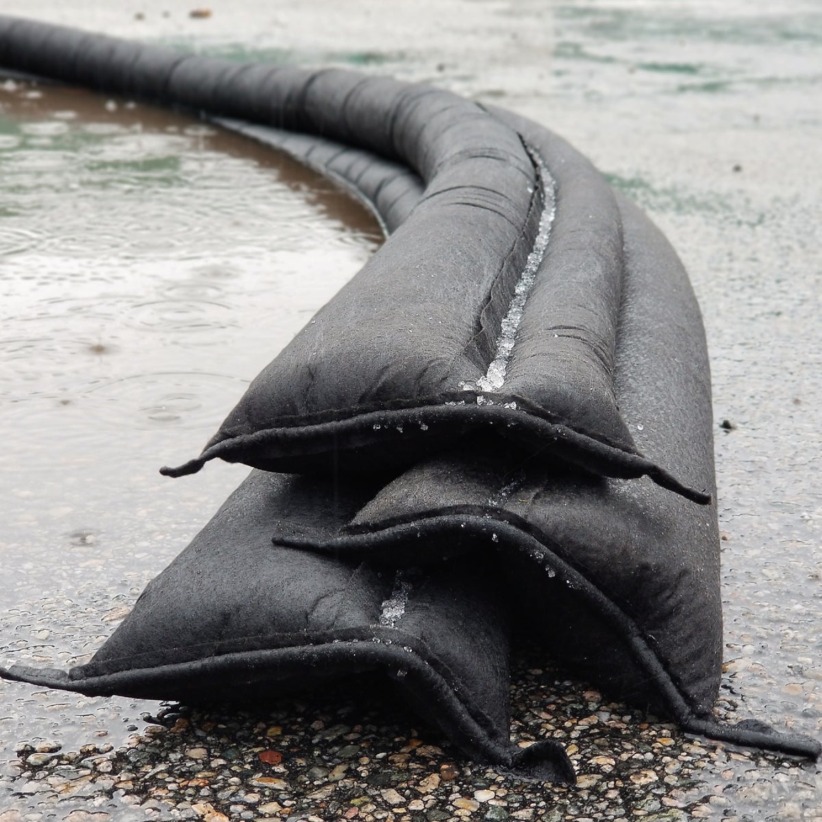 Quick Dam 6 In. x 5 Ft. Flood Barrier Fabric (2-Pack) Image 5