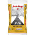 Safe Step 3300 25 Lb. Rock Salt/Halite Ice Melt Large Pellets Image 1