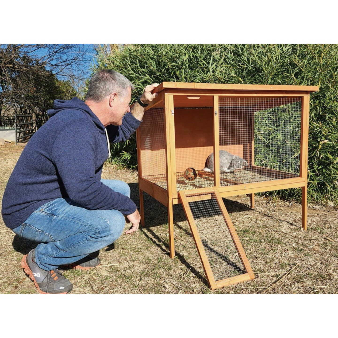 My Backyard Farm Deluxe Rabbit Hutch Image 4
