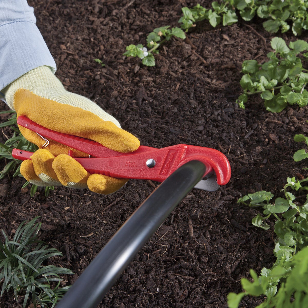 Raindrip 1-1/4 In. Drip Irrigation Tubing Cutter Image 2