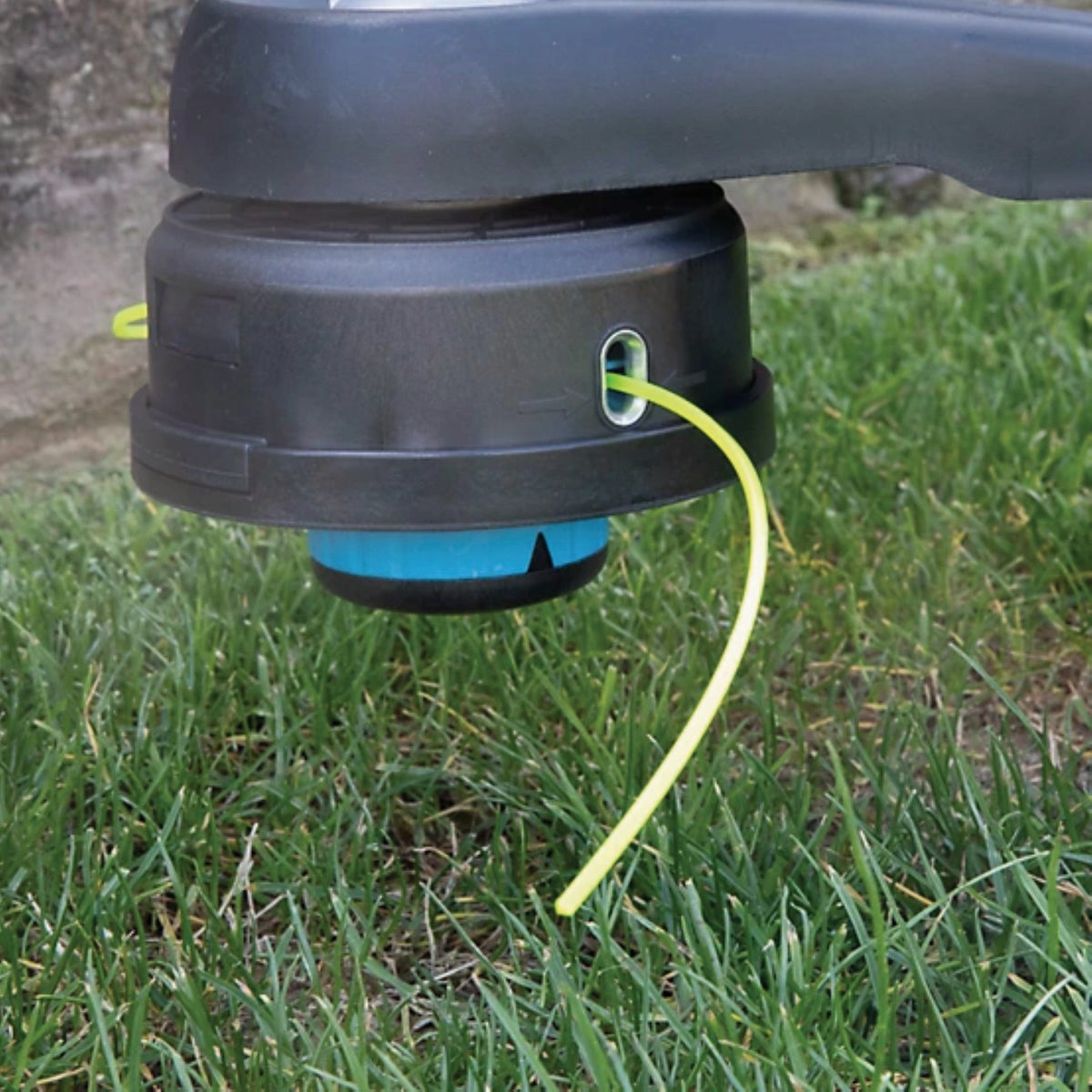 Shakespeare Ballistic 0.080 In. x 320 Ft. Tri-Edged Trimmer Line with Cutter Image 3