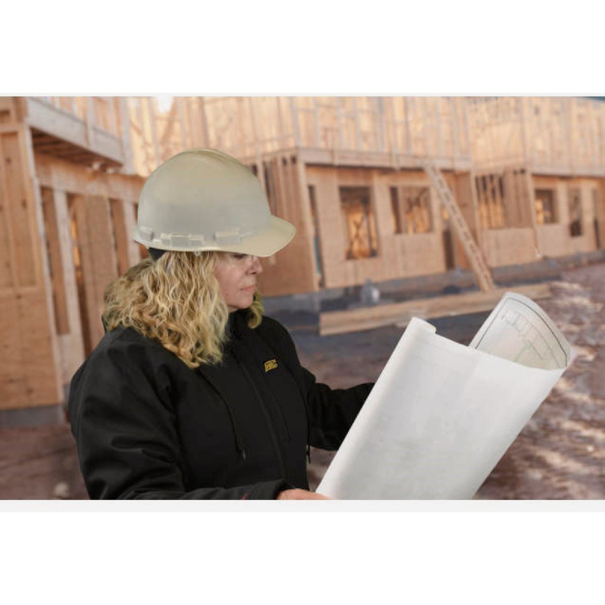 DEWALT Women's Black Soft Shell Heated Coat Kit, S Image 2