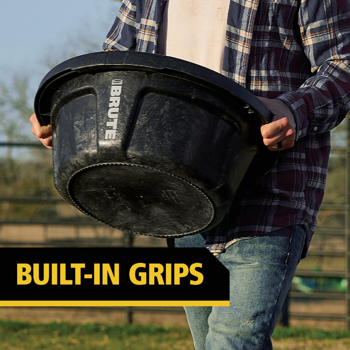 Rubbermaid Commercial Brute 6 Gal. Multi-Purpose Feed Container Image 4