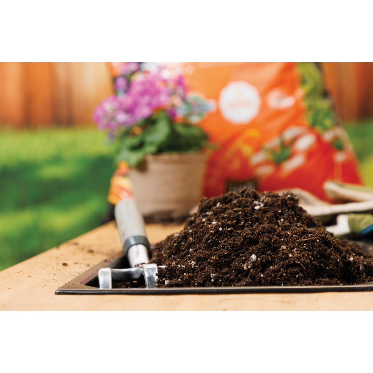 Black Gold 8 Qt. 8 Lb. All Purpose Natural & Organic Potting Soil Mix Image 2