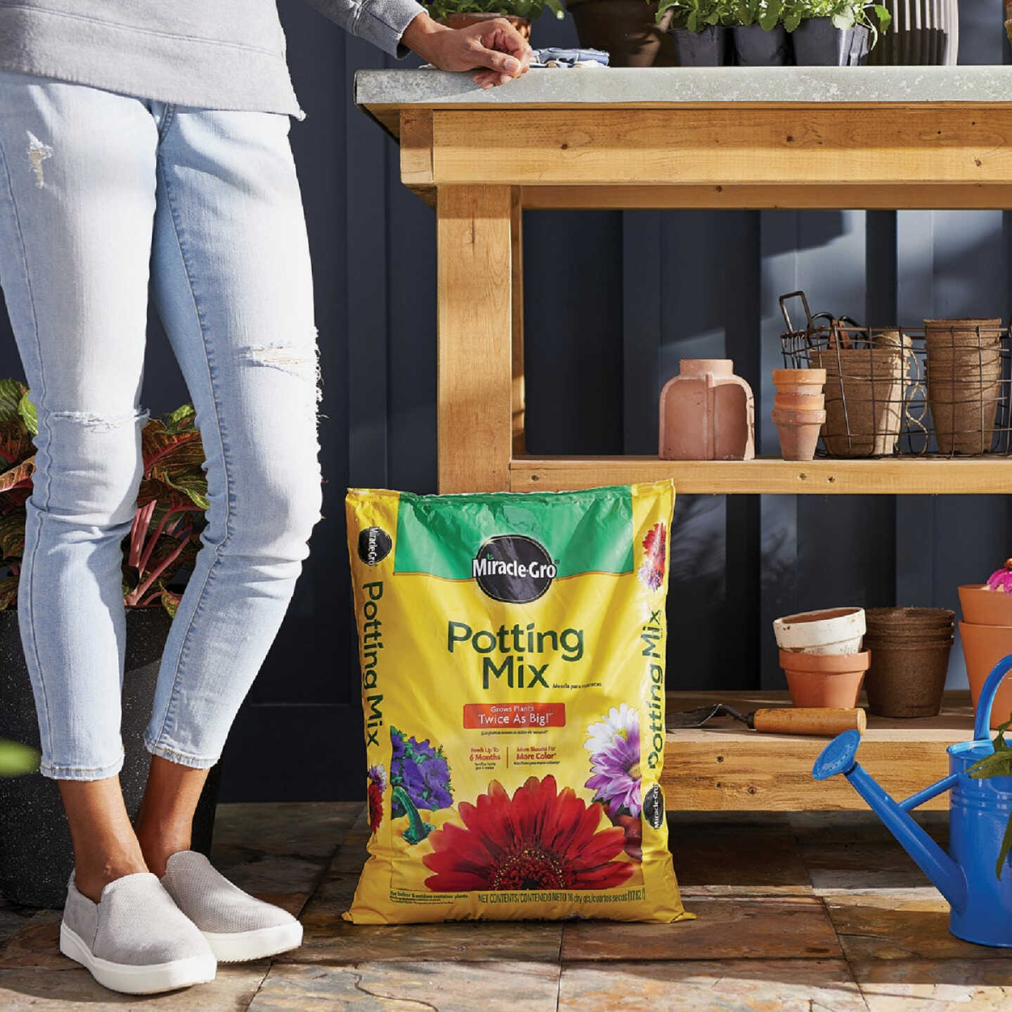 Miracle-Gro 16 Qt. Potting Mix Image 3